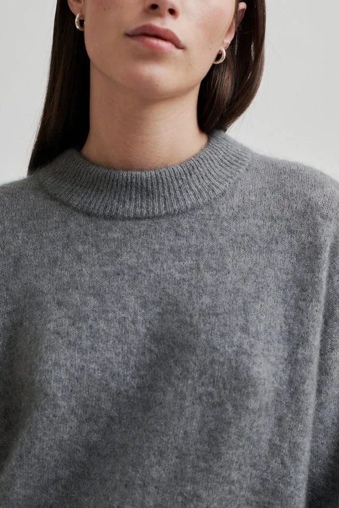 Second Female - Brook Knit Drop Shoulder O-Neck - Charcoal Grey