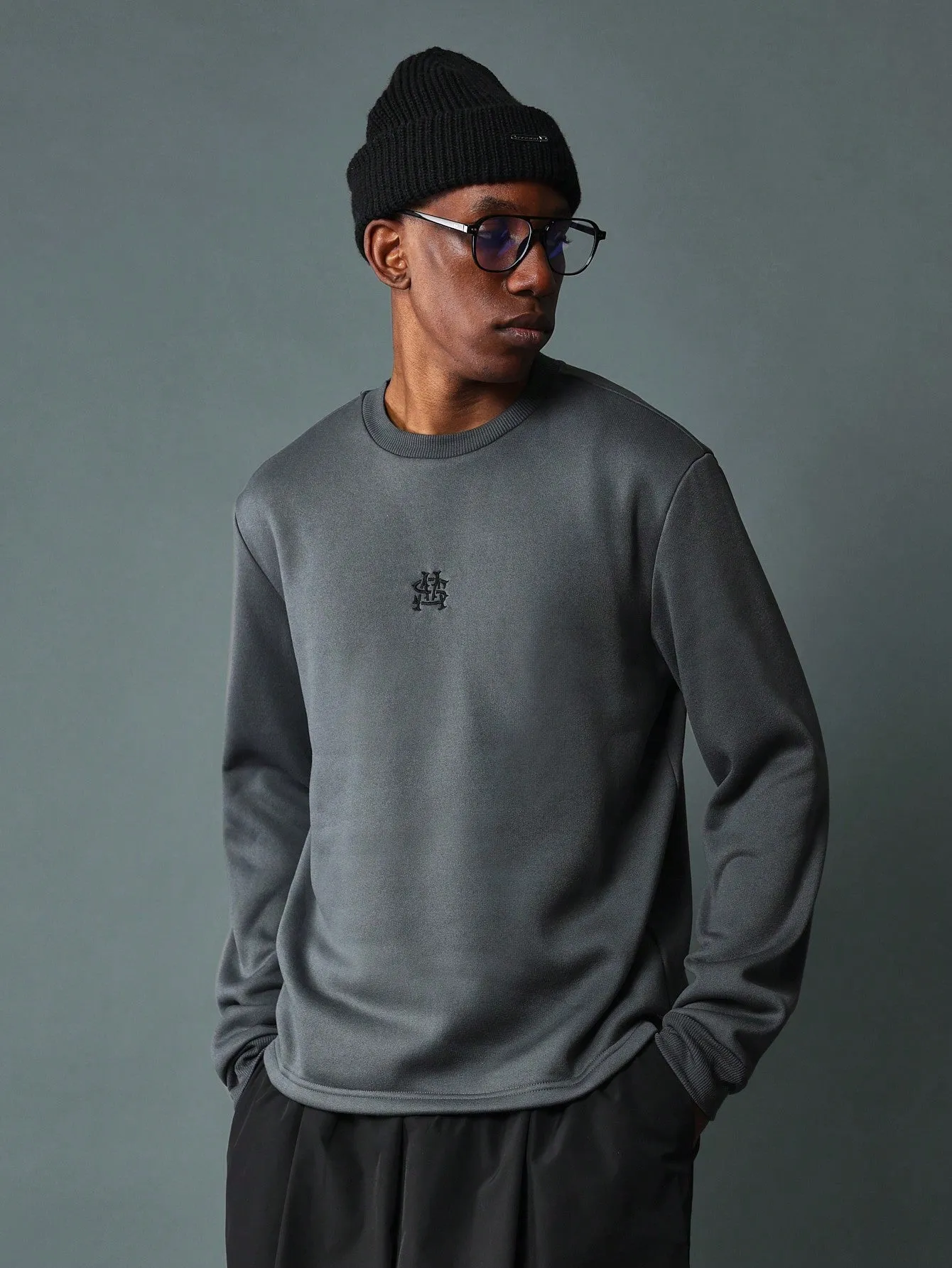 Slim Fit Crew Neck Sweatshirt With Small Embroidery Pattern